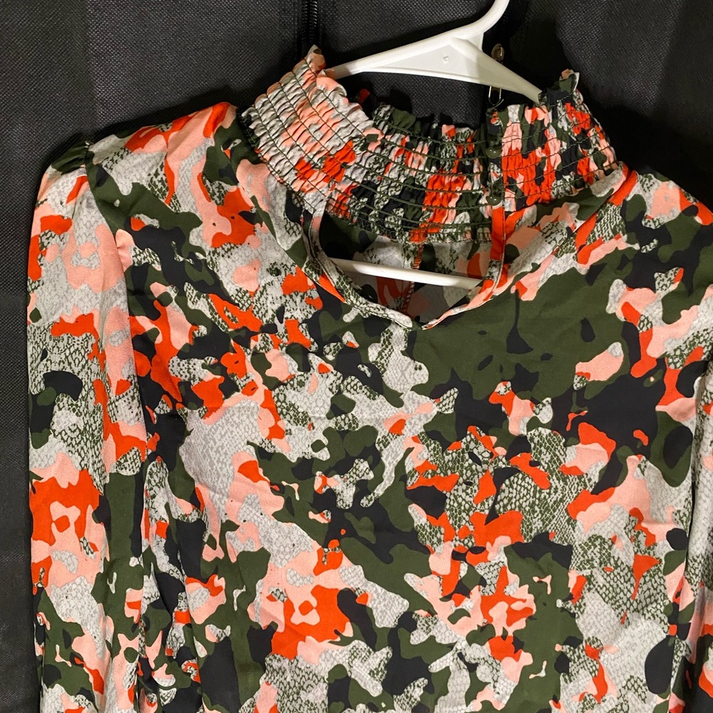 Camouflage Patterned Top - Picture 5 of 10